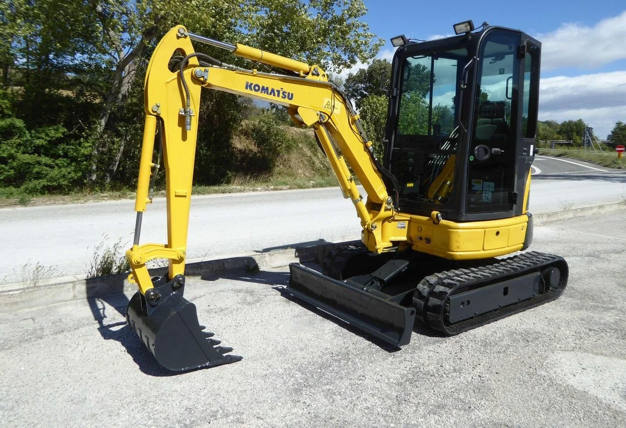 2-13-4.webp KOMATSU PC 26 MR-3 + 3 SCHAUFELN – Kompaktbagger 2,6T – Bild 1