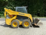 Baustellen-Kompaktlader KOMATSU SK 820 – 2012 (Professionelle geländegängige Ausrüstung) – Bild 3