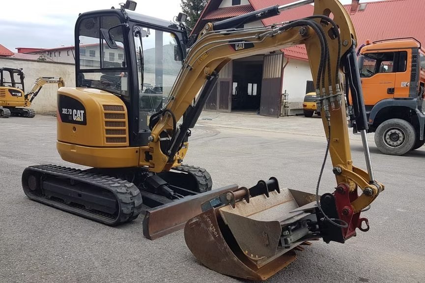 cat12-1-4.jpg Caterpillar 302.7D CR + 3 SCHAUFELN – Kompaktbagger 2,67T – Bild 1