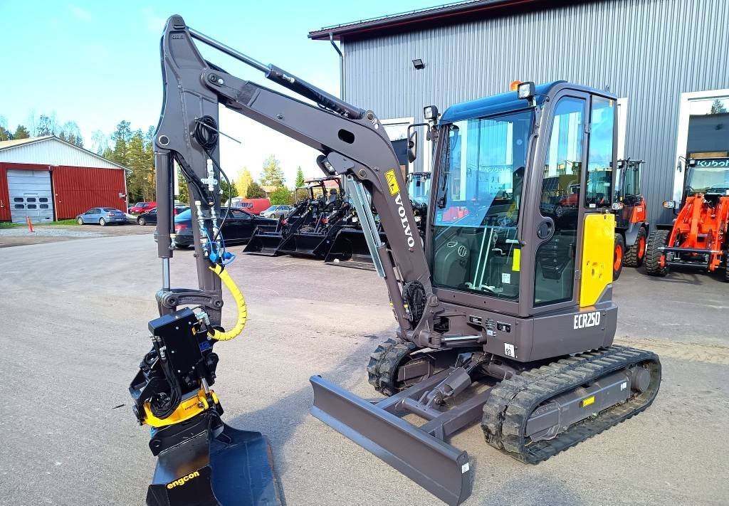 j16-4.jpg Volvo ECR25D + ENGCON – Kompaktbagger 2,5T (Baustellenbagger, nicht für den Personentransport bestimmt) – Bild 1